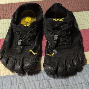 Vibram Black Toe Shoes with Lace-Up